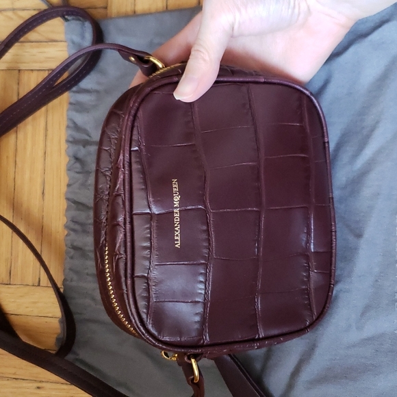 Alexander McQueen Croc-Effect Leather Camera Bag - Picture 3 of 12